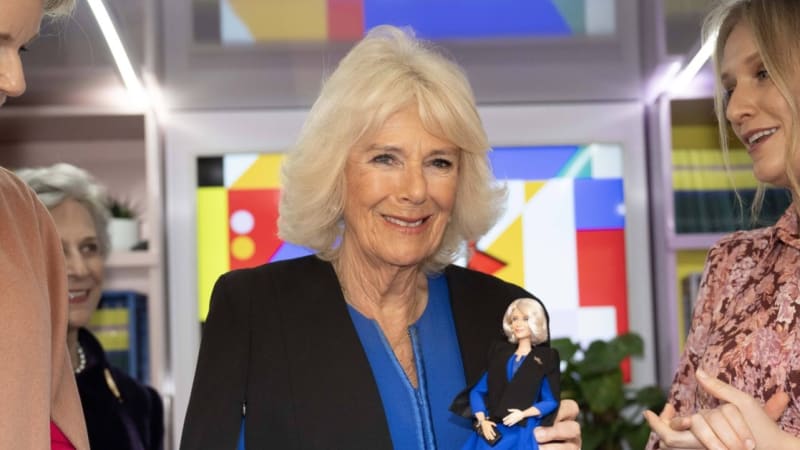 Královna Camilla má vlastní panenku Barbie.
