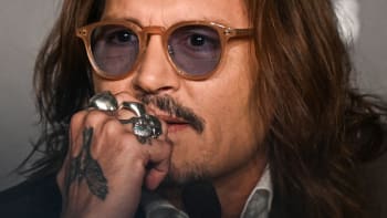 Johnny Depp se ztrapnil. Sdílel falešnou fotku s Robertem Downeym Jr.