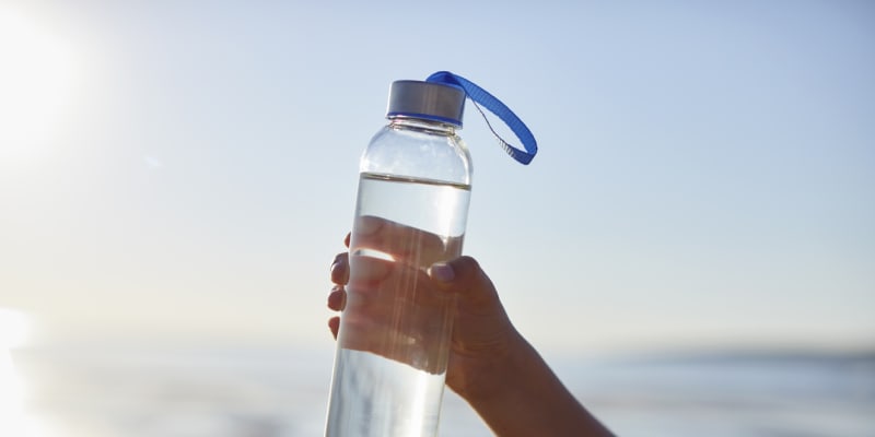 Skleněnou lahev můžete používat mnohem déle než plastovou.