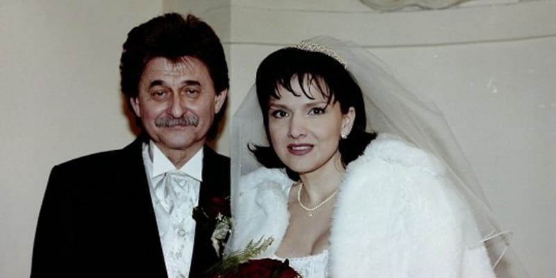 Zpěvák Jiří Brabec se zastřelil v roce 2003 krátce po svatbě se zpěvačkou Šárkou Rezkovou.