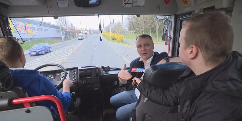 Řidič autobusu a instruktor autoškoly Václav Volf