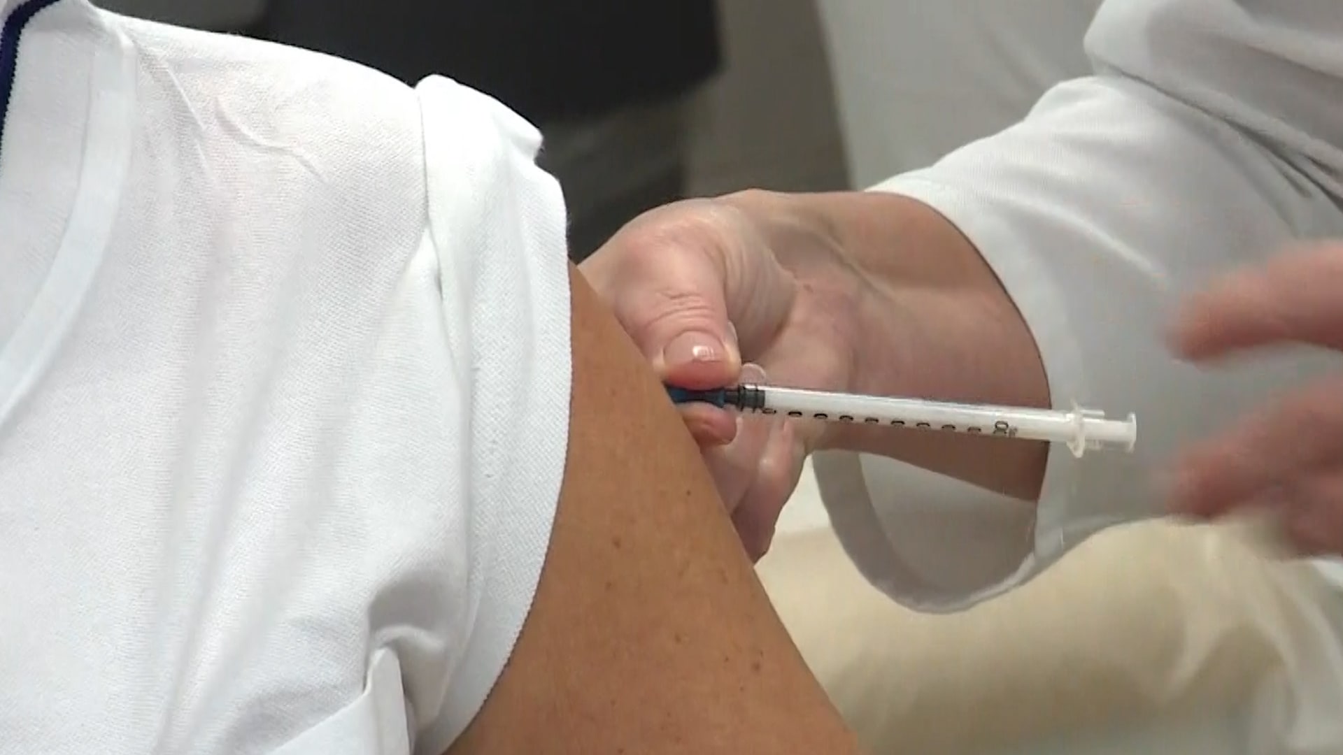 Odborníci doporučují očkování proti černému kašli, či konkrétně přeočkování.