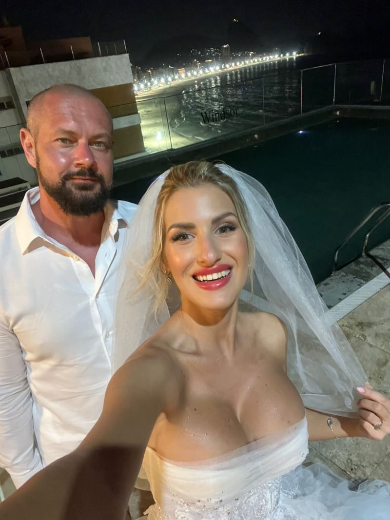 Tomáš Vzorek je oficiálně ženatý.