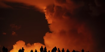 OBRAZEM: Peklo na Islandu, záběry tryskající lávy nahánějí strach. Země vyhlásila stav nouze