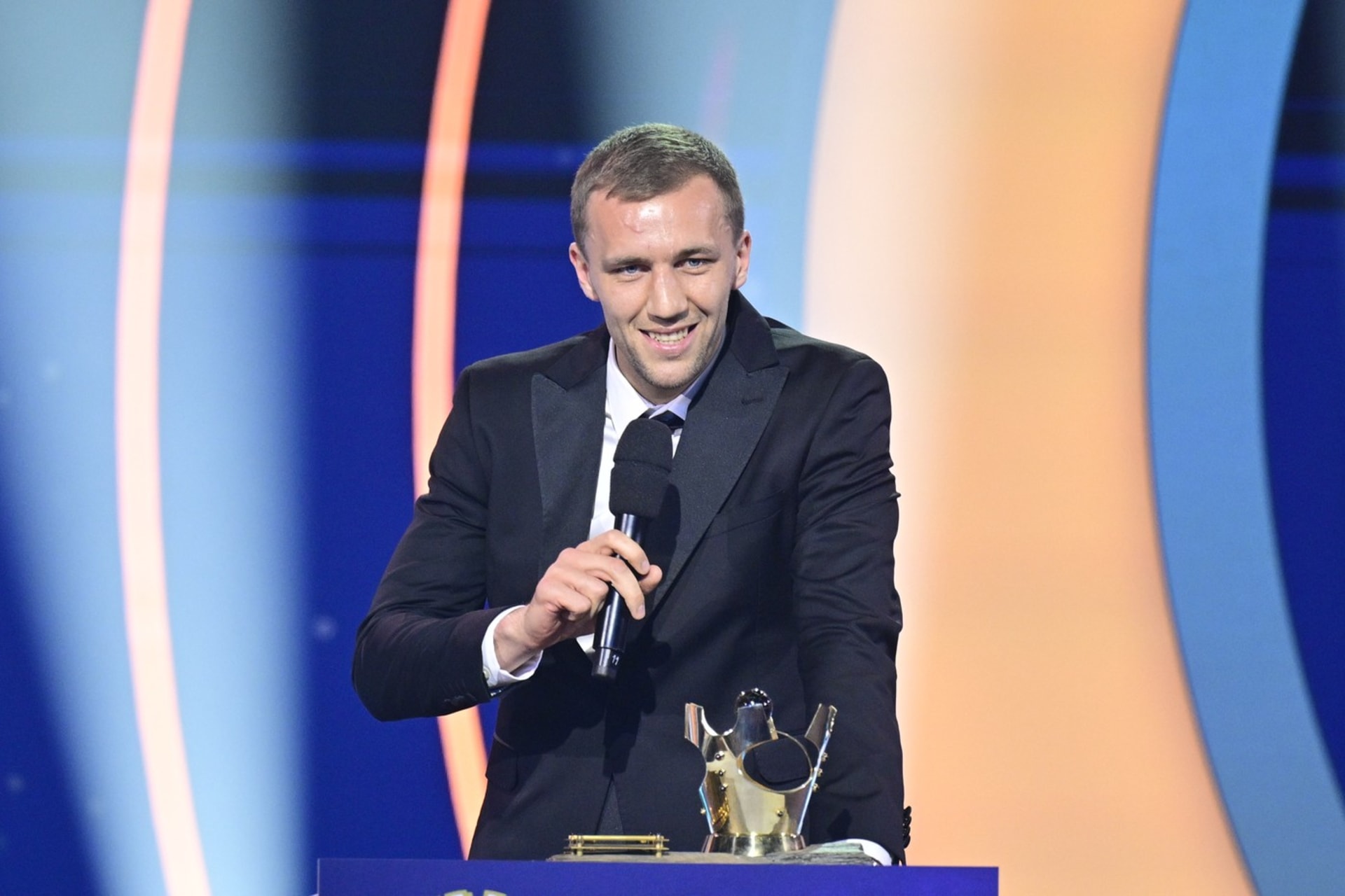Záložník Tomáš Souček ovládl anketu o nejlepšího fotbalistu roku (18. 3. 2024).