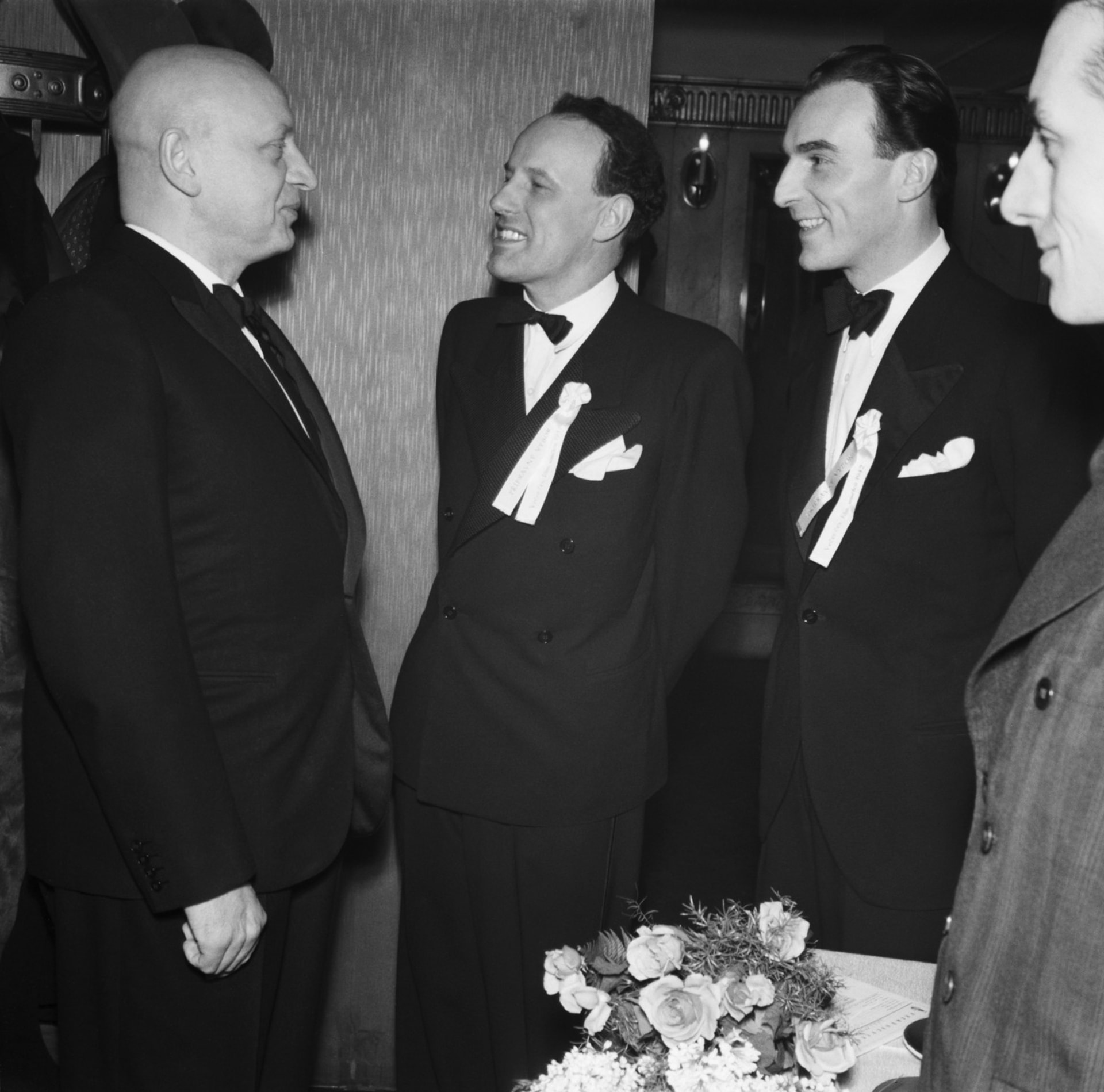 Raoul Schránil v sále pražské Lucerny na filmovém večeru, na snímku s tehdejším ministrem školství Emanuelem Moravcem. 
