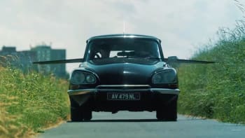 Plnej kotel: Šestý díl navštíví Fantomas v legendárním létajícím Citroënu DS