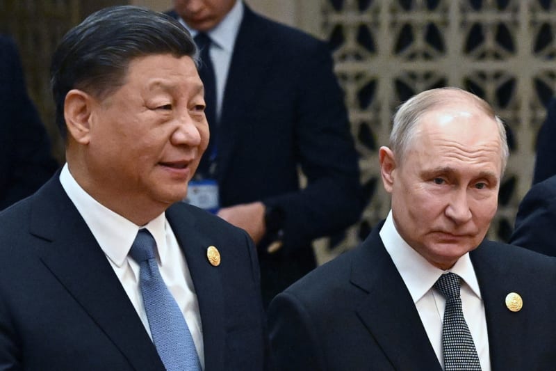 Čínský prezident Si Ťin-pching a ruský protějšek Vladimir Putin na mítinku v říjnu roku 2023