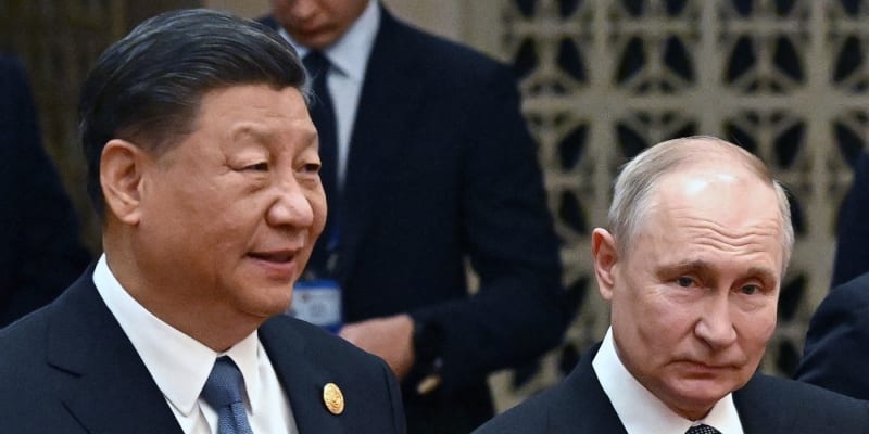 Čínský prezident Si Ťin-pching a ruský protějšek Vladimir Putin na mítinku v říjnu roku 2023