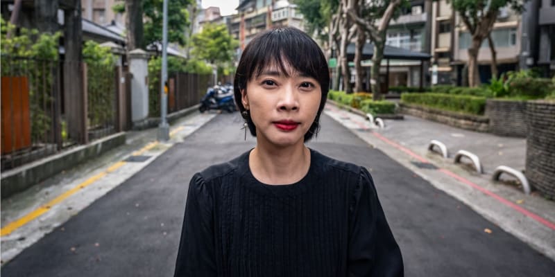 Oblíbená tchajwanská esejistka Yan Shu-xia (言叔夏) nesla těžce vstup totality do Hongkongu. Podobně by podle ní skončila idea jednoho čínského státu a dvou systémů i na Tchaj-wanu.