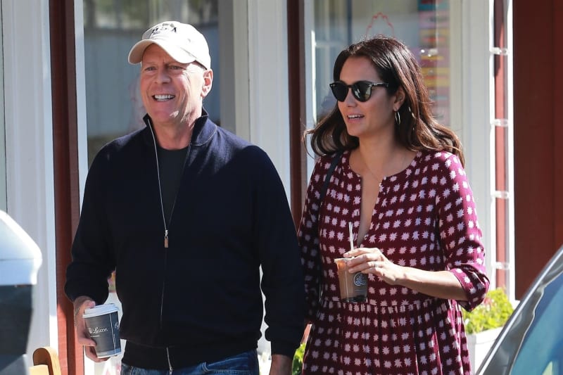 Manželka Bruce Willise ostře zareagovala na tvrzení médií, že hollywoodský herec už kvůli demenci necítí žádnou radost.