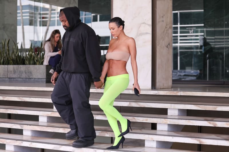Kanye West a Bianca Censori se od sebe nemohli odtrhnout.