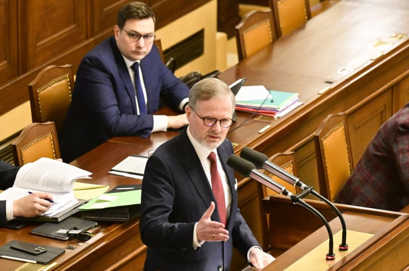 Politikem s nejmenší důvěrou občanů se podle průzkumu stal premiér Petr Fiala (ODS).