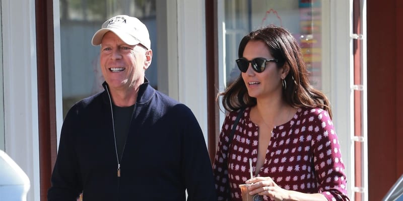 Manželka Bruce Willise ostře zareagovala na tvrzení médií, že hollywoodský herec už kvůli demenci necítí žádnou radost.