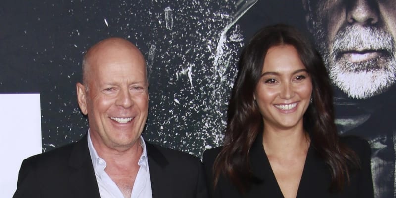 Bruce Willis dle své manželky žije život plný lásky a štěstí, obvinila média ze strašení veřejnosti.