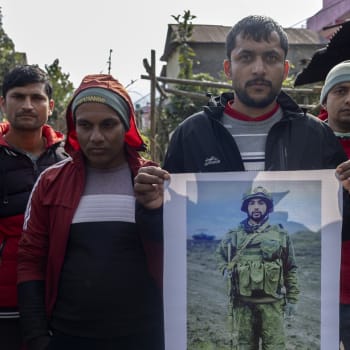 V řadách ruské armády bojují tisíce Nepálců. Jejich rodiny je chtějí zpět.