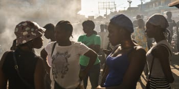 Chaos na Haiti: Místní statečně válčí s gangy, formují domobrany a vykonávají lidové soudy