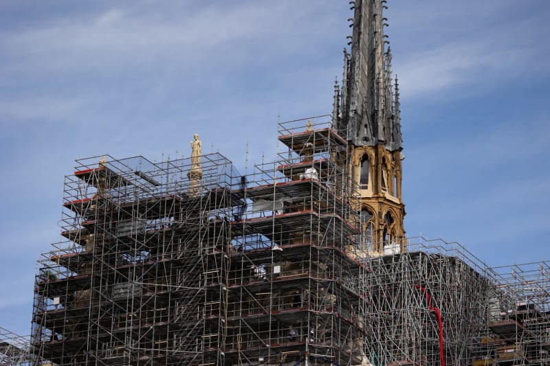 Rekonstrukce slavné katedrály Notre-Dame jde do finále