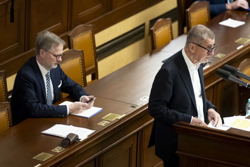 Premiér Petr Fiala a Andrej Babiš ve Sněmovně