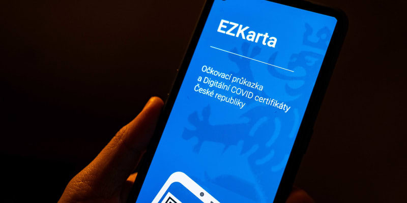 Nová mobilní aplikace EZKarta nahrazuje původní covidovou aplikaci Tečka.