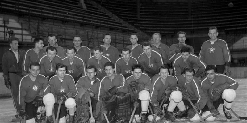 Hokejová reprezentace na mistrovství světa 1959, hraném na domácím ledě.
