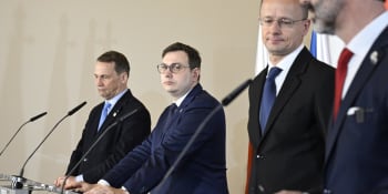 Rozdělená V4. Lipavský a Sikorski nevěřícně kroutili hlavou nad slovy maďarského ministra