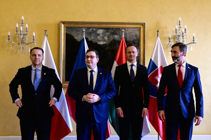 Šéfové diplomacií zemí Visegrádské skupiny (V4) při jednání v Praze