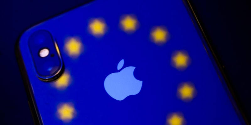 Evropská unie si došlápla na Apple, výrobce iPhone.