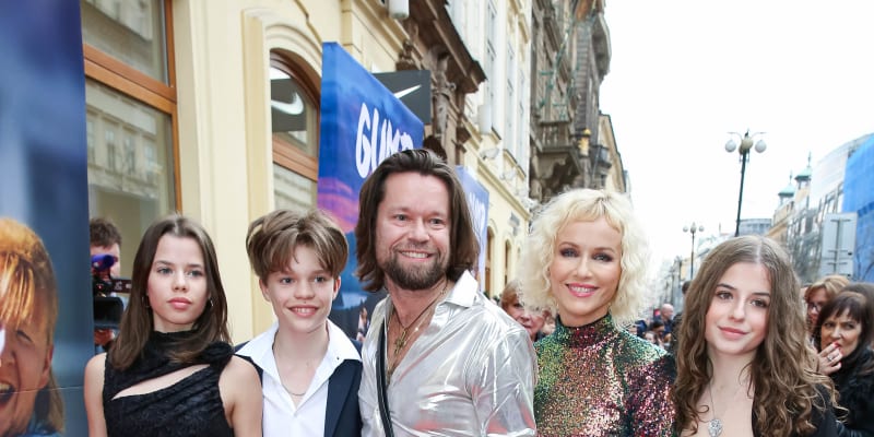 Richard Krajčo s manželkou a dětmi, které mají oba z předchozích vztahů.
