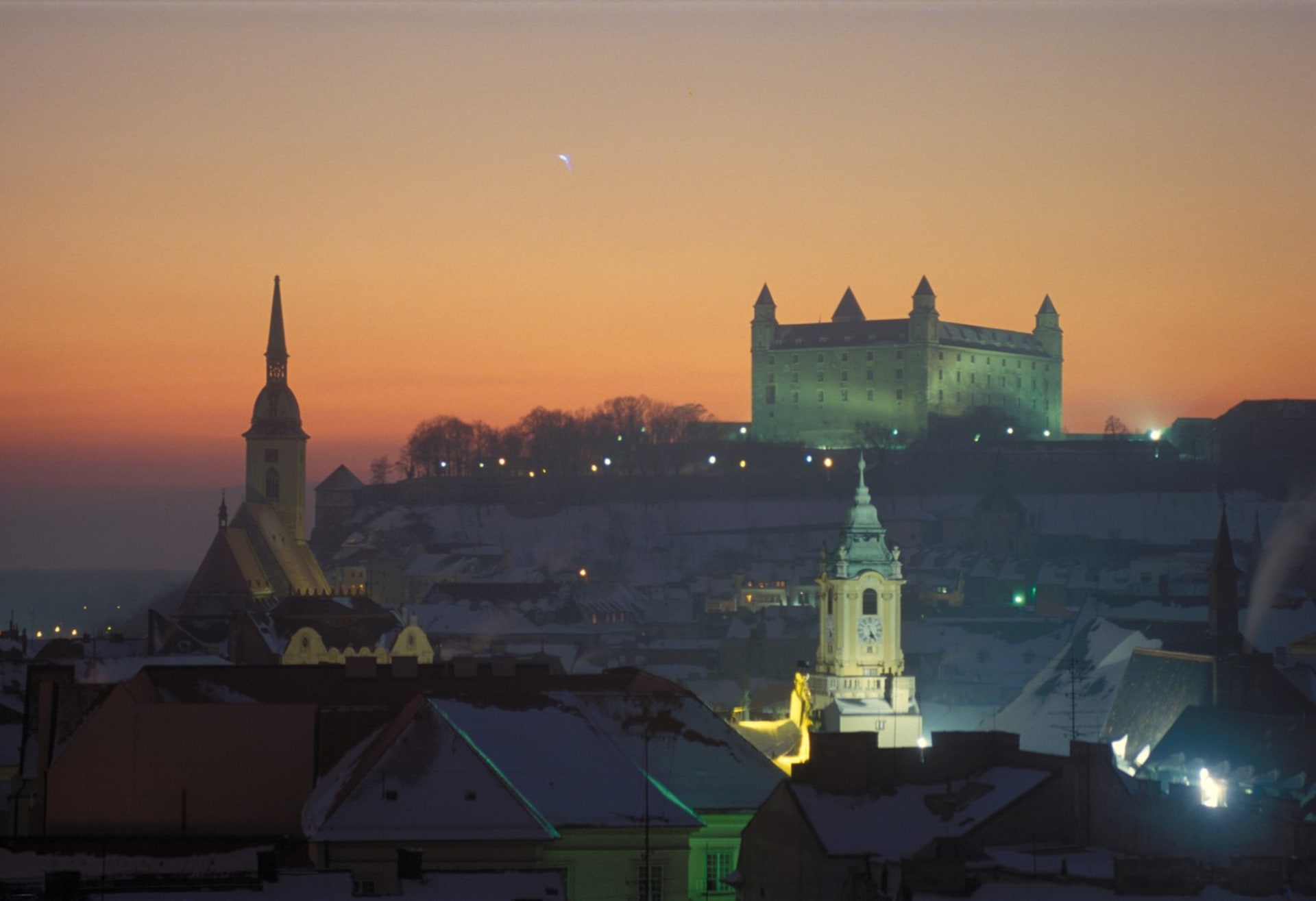 Panorama Bratislavy s hradem