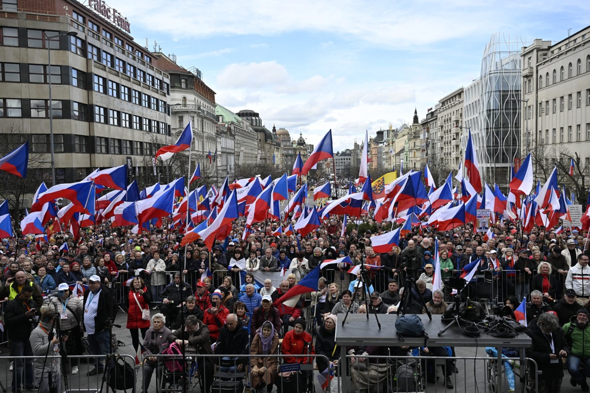 Protivládní demonstrace v Praze