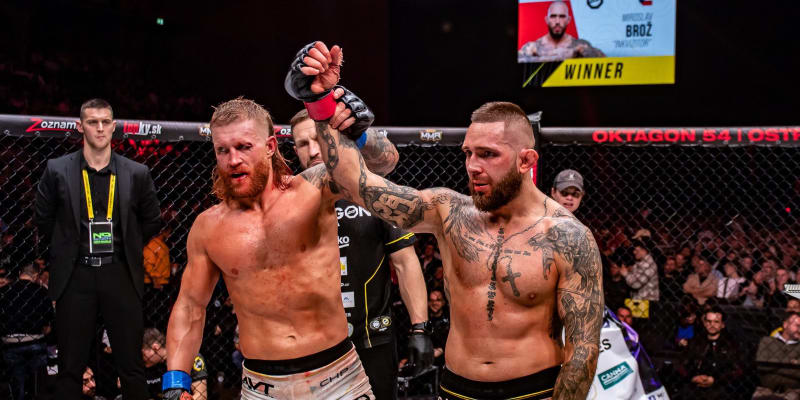 MMA bojovník Miroslav Brož (vpravo)