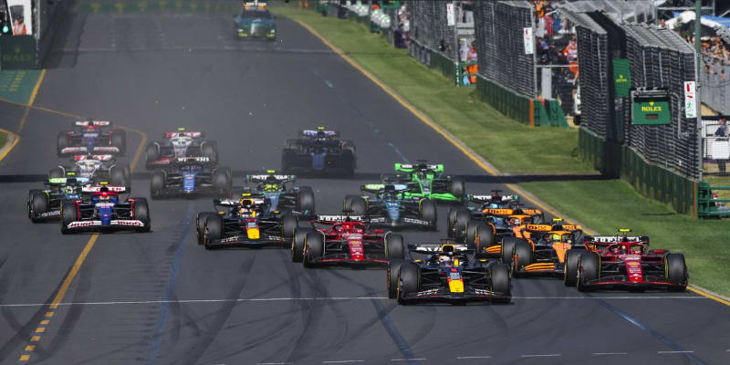 Velkou cenu Austrálie Formule 1 ovládl Carlos Sainz ze stáje Ferrari.