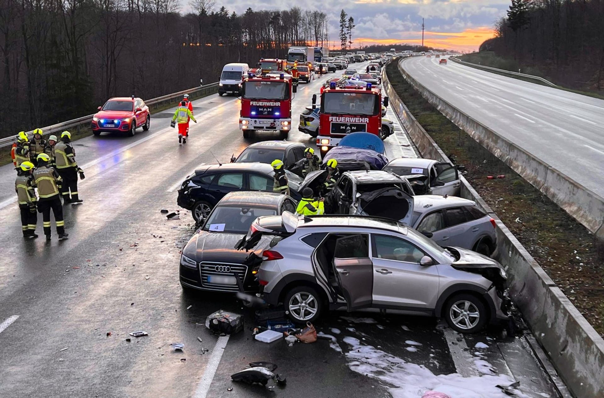 Hromadná dopravní nehoda u německého Würzburgu (24. 3. 2024).