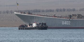 Zasáhli jsme další výsadkovou loď, hlásí Ukrajinci. Rusové ji zabavili při obsazení Krymu
