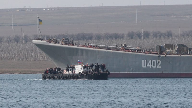 Zasáhli jsme další výsadkovou loď, hlásí Ukrajinci. Rusové ji zabavili při obsazení Krymu
