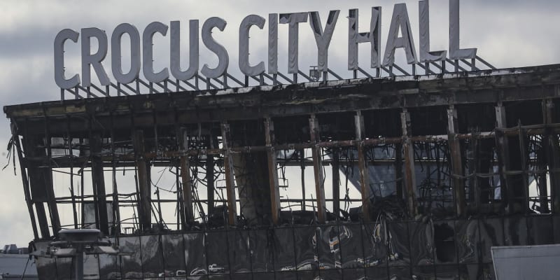 Ohořelé trosky koncertního sálu Crocus City Hall
