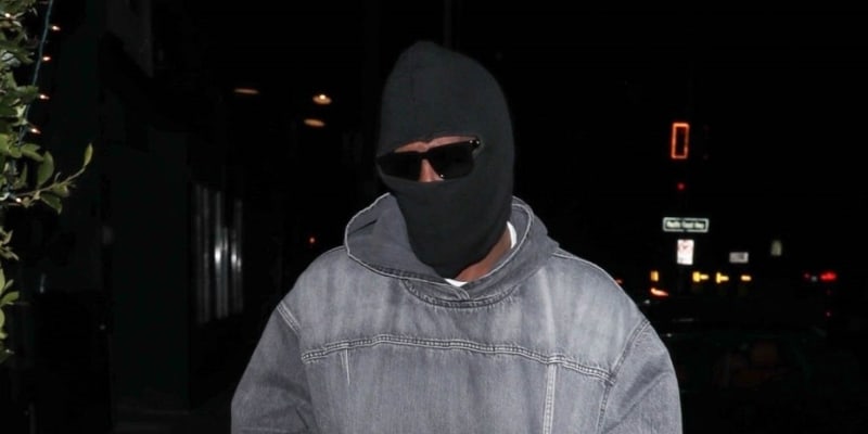 Diddy se v poslední době na veřejnosti ukázal i v outfitu, který až nápadně připomíná současný styl oblékání dalšího rappera Kanyeho Westa.