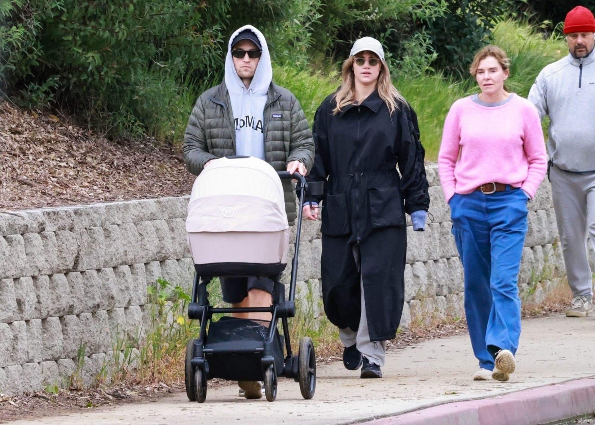 Robert Pattinson a Suki Waterhouseová se stali poprvé rodiči. 