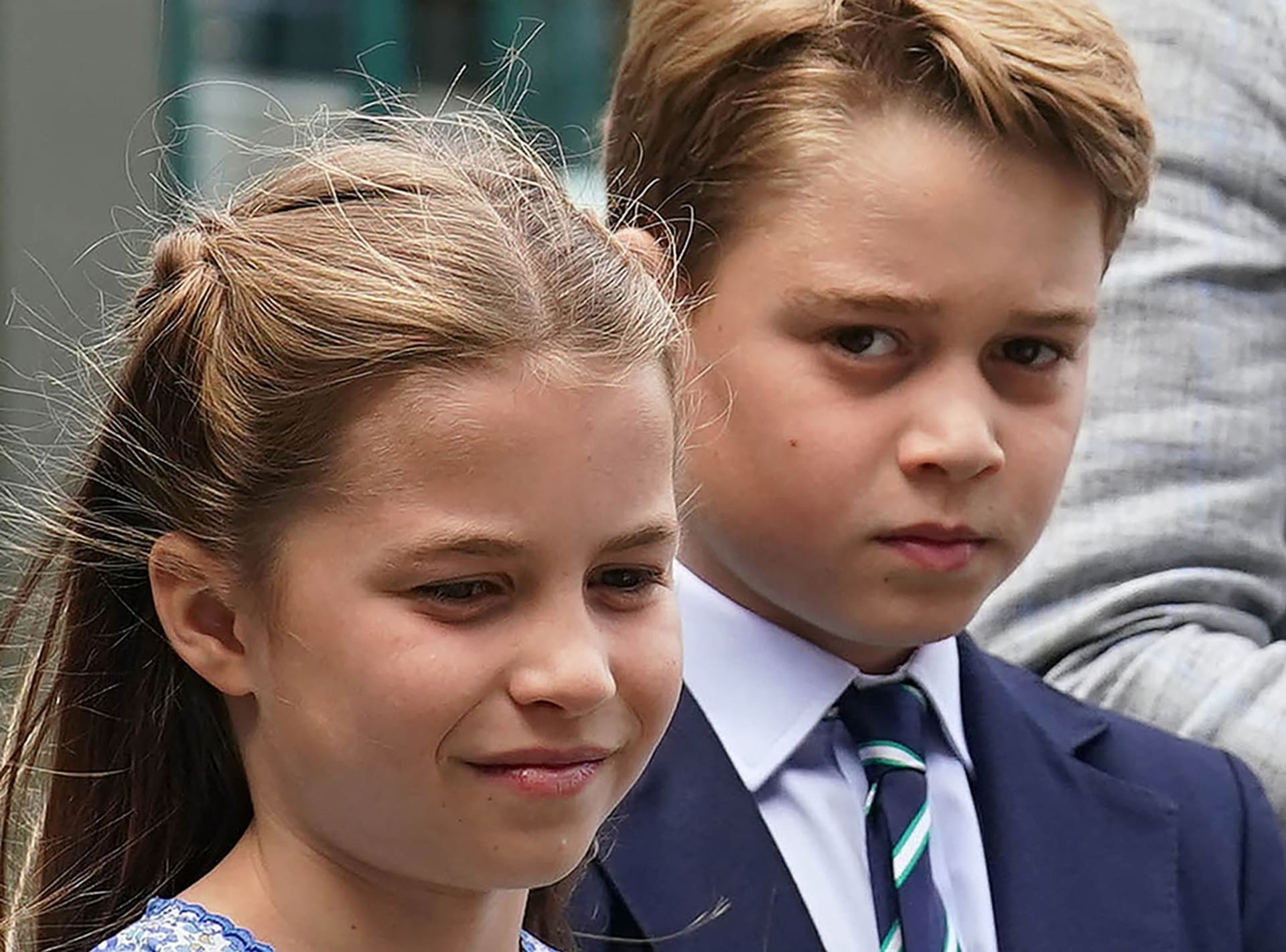Princ George se svou mladší sestrou princeznou Charlotte.