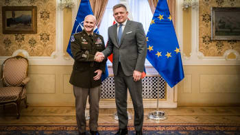 Fico se setkal s velitelem NATO v Evropě. Slíbil podporu Ukrajině, vyjma smrtících zbraní