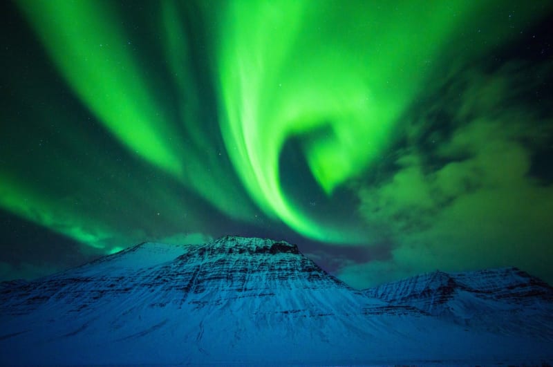 Islandská krajina nasvícená polární září 