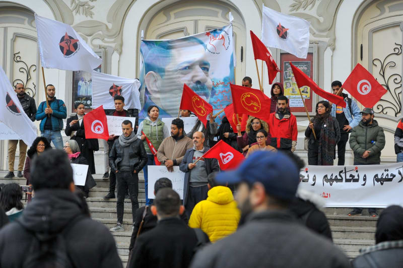 Demonstrace k 11. výročí vraždy tuniského politika Šukrího Bilajda (6. 2. 2024). 