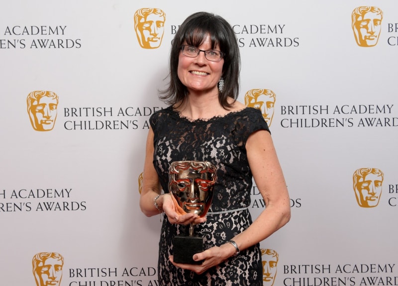 Zemřela dlouholetá vedoucí kanálu BBC určeného pro děti CBeebies Kay Benbowová.