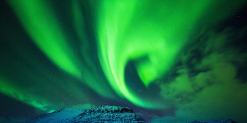 Islandská krajina nasvícená polární září 
