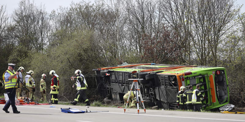 Vážná nehoda autobusu u Lipska (27. 3. 2024)