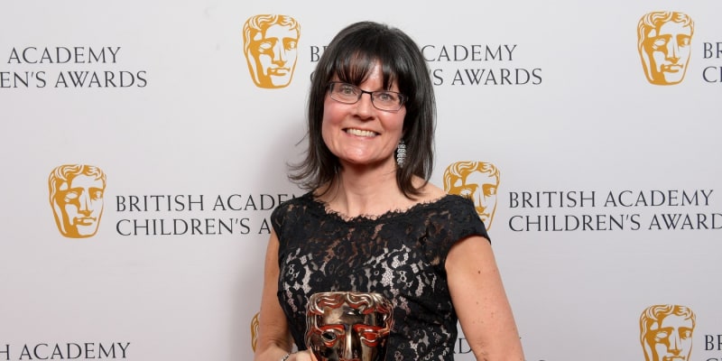 Zemřela dlouholetá vedoucí kanálu BBC určeného pro děti CBeebies Kay Benbowová.