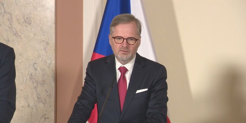 Premiér Petr Fiala (ODS) po jednání vlády oznámil, že na národní sankční seznam byly přidány dvě fyzické a jedna právnická osoba.