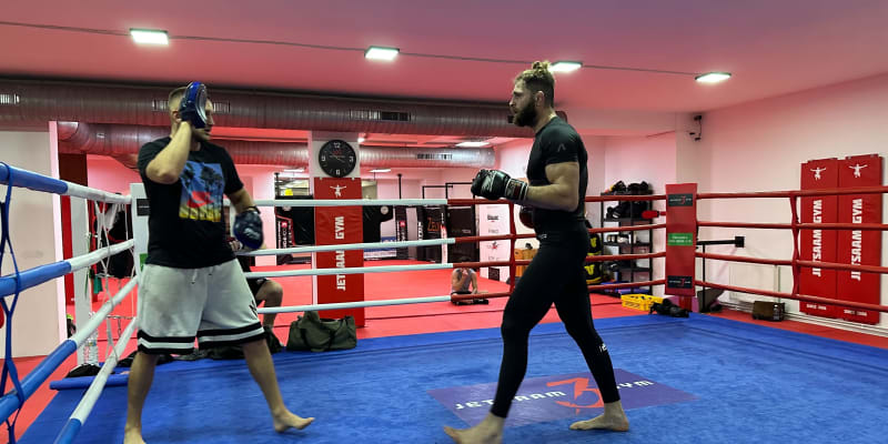 Jiří Procházka věnoval poslední trénink před odletem na UFC 300 boxu pod vedením kouče Marka Andrýska