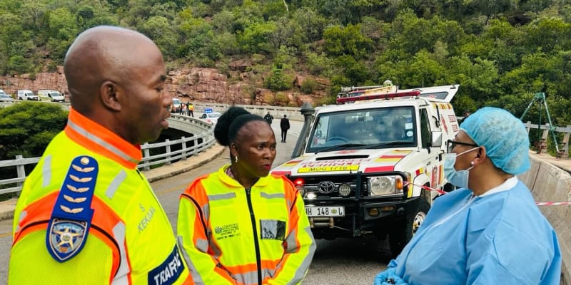 V Jihoafrické republice se zřítil autobus z mostu, zahynulo nejméně 45 lidí
